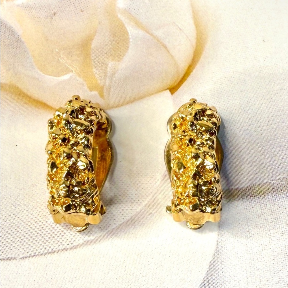 NINA RICCI Gold Clip on Earring - Picture 4 of 8